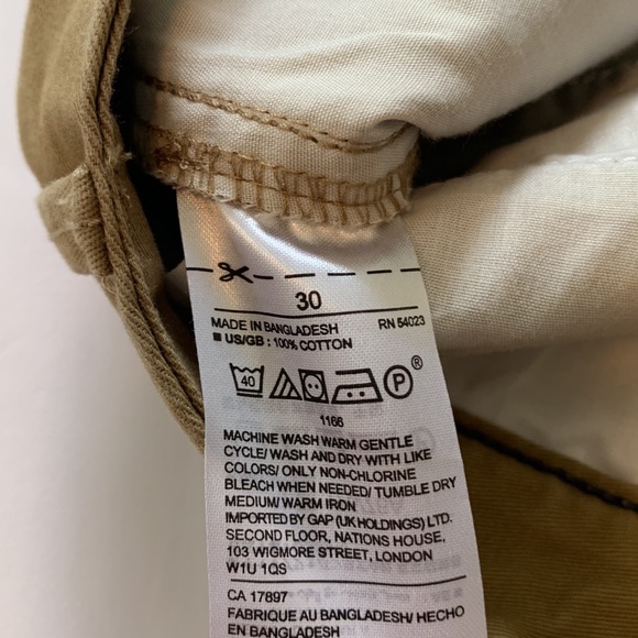 GUC Mens Gap khaki shorts, size 30. Minor fading flaws noted. - Picture 3 of 7
